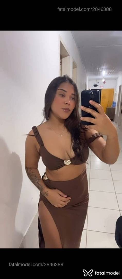 Acompanhante mulher com cabelo castanho de olhos mel - Mary Santos