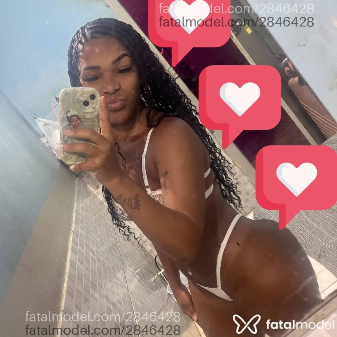 Acompanhante mulher morena (o) de olhos pretos - Maria Flor