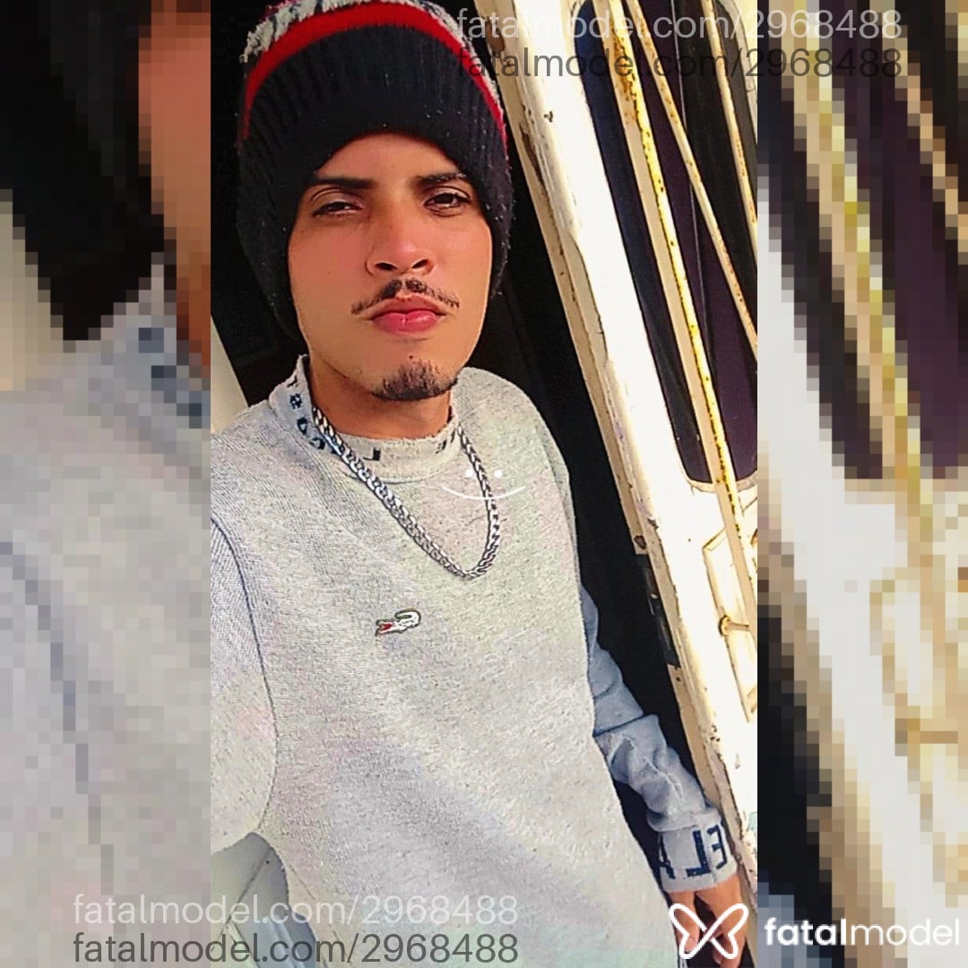 Acompanhante homem com cabelo castanho de olhos castanhos - Icar Acompanhante homem com cabelo castanho de olhos castanhos - Icar
