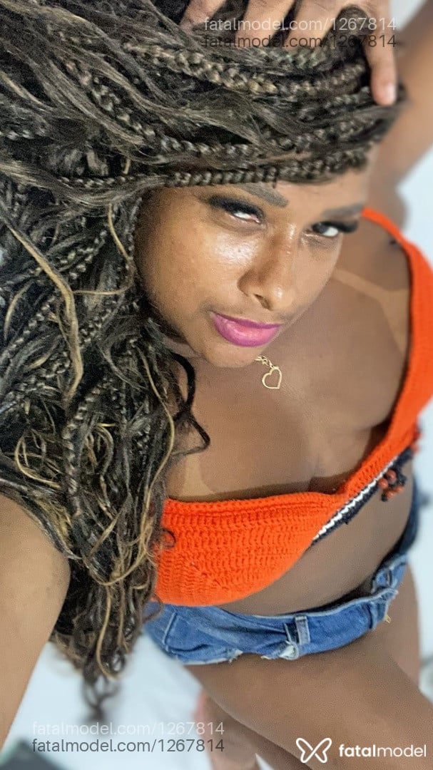 Acompanhante mulher com cabelo castanho de olhos cinza em Feira de Santana Acompanhante mulher com cabelo castanho de olhos cinza em Feira de Santana - Bianca