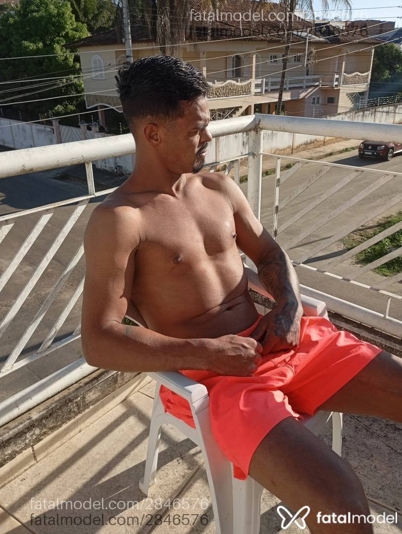 Acompanhante homem morena (o) de olhos pretos - Pretinho Jambo