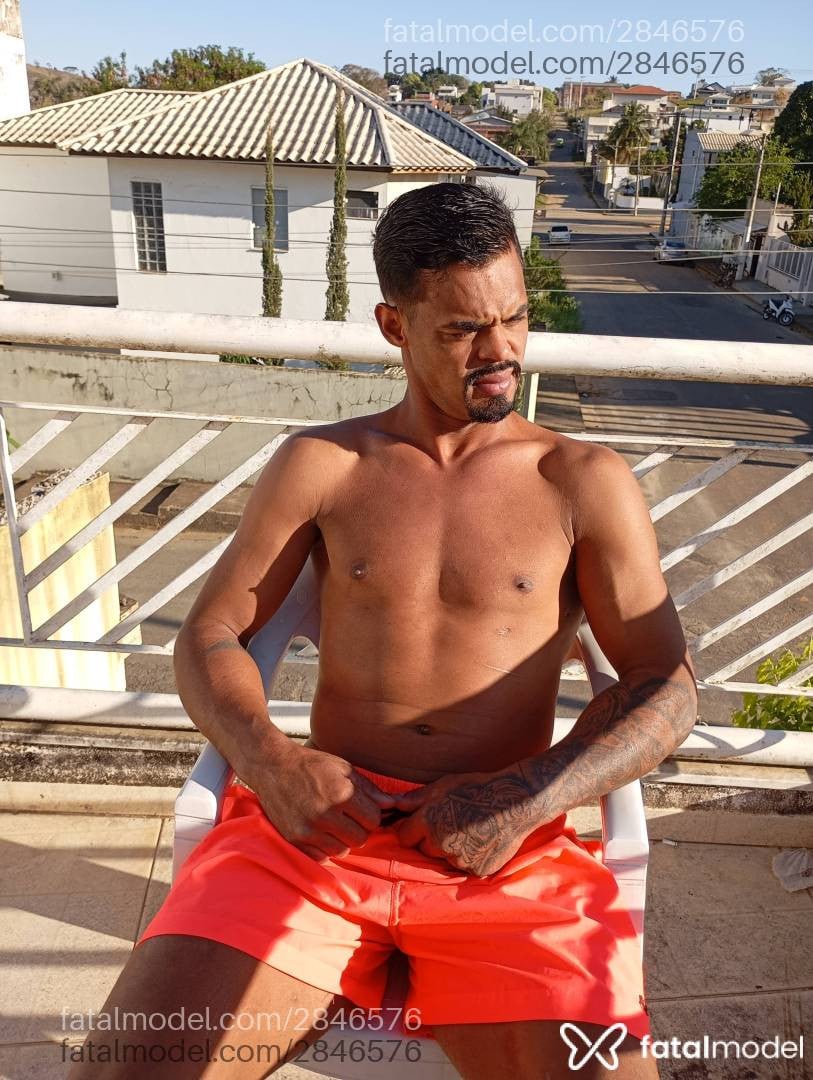Acompanhante homem morena (o) de olhos pretos - Pretinho Jambo