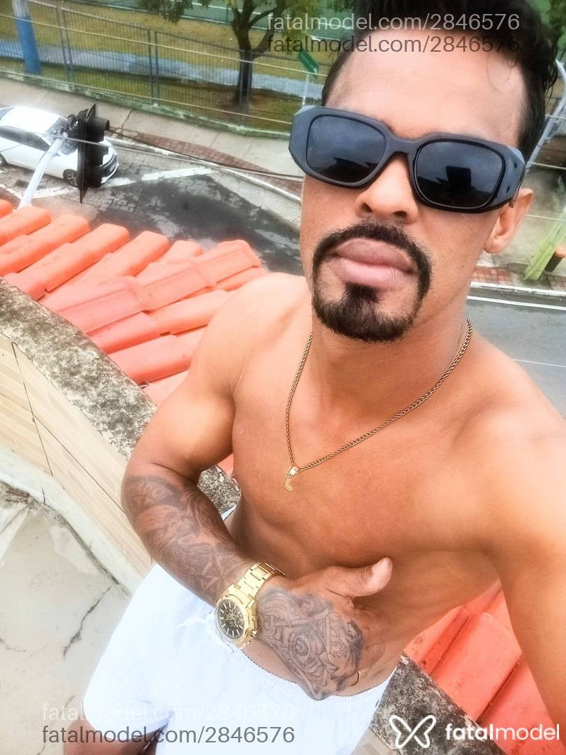 Acompanhante homem morena (o) de olhos pretos - Pretinho