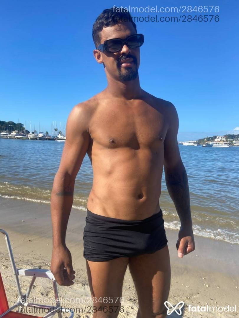 Acompanhante homem morena (o) de olhos pretos - Pretinho