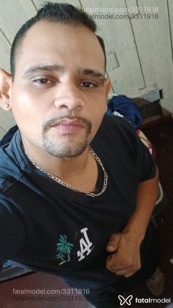 Acompanhante homem com cabelo castanho de olhos castanhos em Virtual - Gosozinho