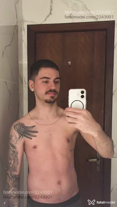 Acompanhante homem com cabelo castanho de olhos castanhos em Porto Alegre - Lucca Bernades