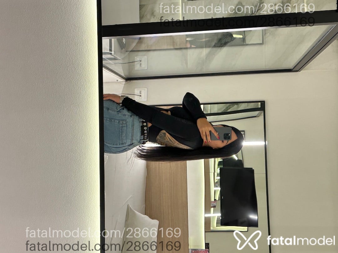 Acompanhante mulher morena (o) de olhos castanhos em Contagem - Liviaa