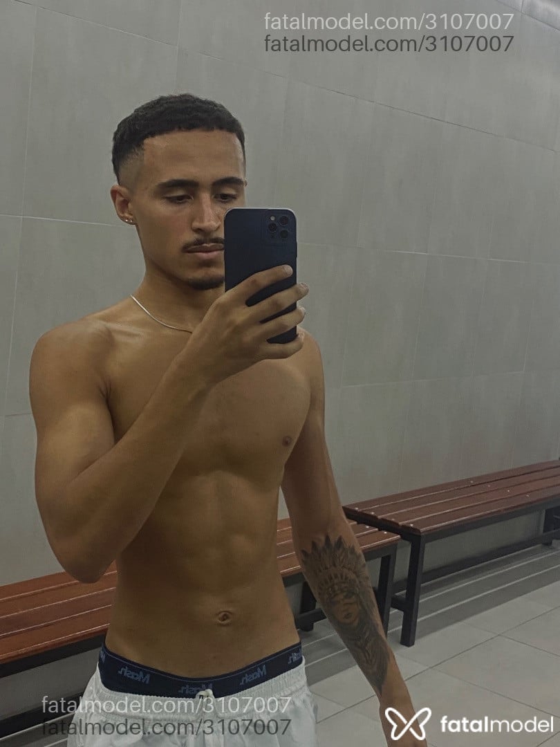 Acompanhante homem com cabelo castanho de olhos castanhos em São Paulo - Lukas