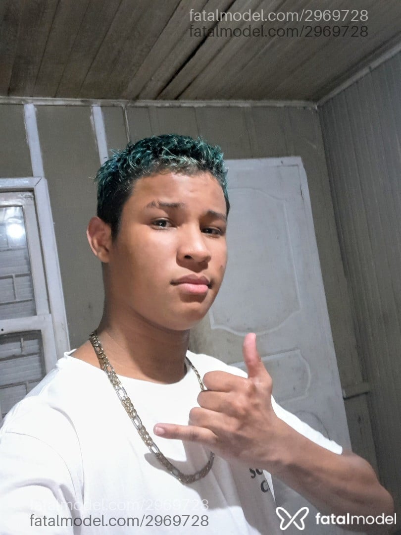 Acompanhante homem morena (o) de olhos castanhos - Anjosantos Acompanhante homem morena (o) de olhos castanhos - Anjosantos