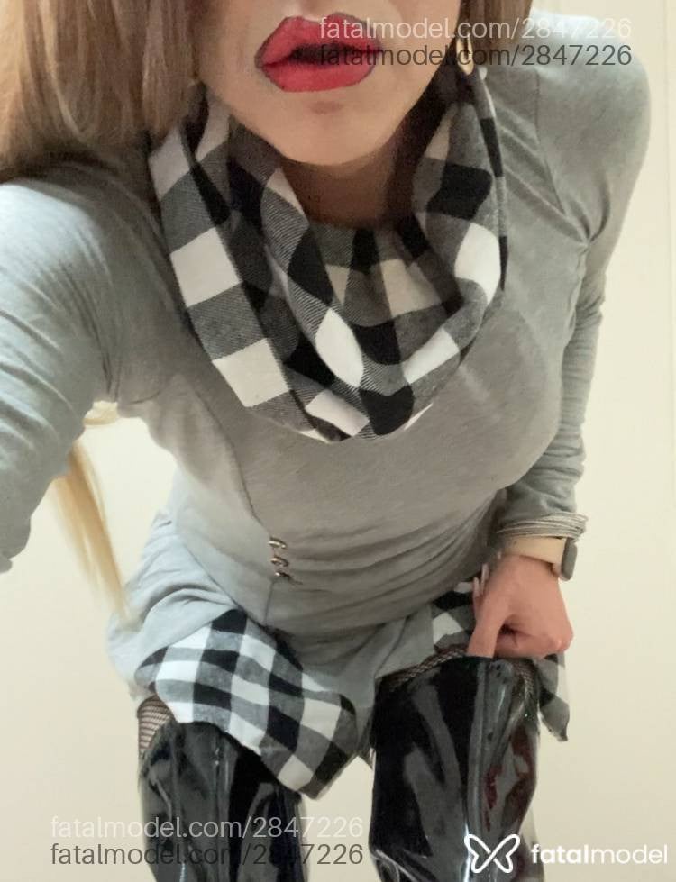 Acompanhante mulher trans loira (o) de olhos verdes - Gina Lust