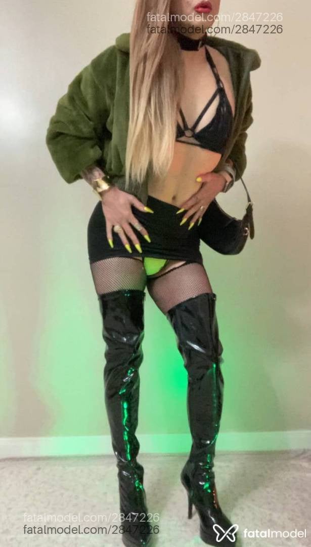 Acompanhante mulher trans loira (o) de olhos verdes em Curitiba - Gina Lust