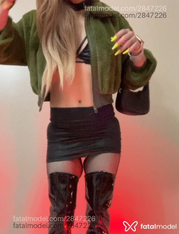 Acompanhante mulher trans loira (o) de olhos verdes - Gina Lust