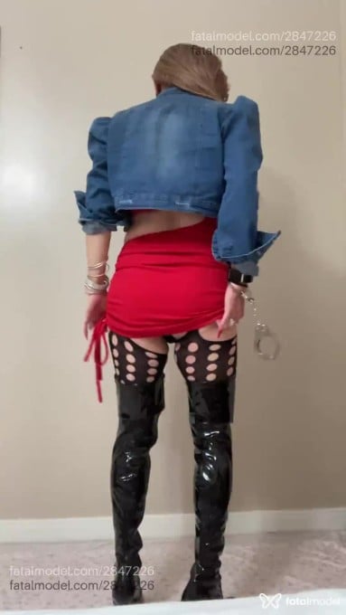 Acompanhante mulher trans loira (o) de olhos verdes em Curitiba Acompanhante mulher trans loira (o) de olhos verdes em Curitiba - Gina Lust