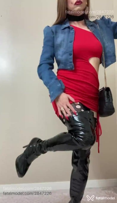 Acompanhante mulher trans loira (o) de olhos verdes em Curitiba Acompanhante mulher trans loira (o) de olhos verdes em Curitiba - Gina Lust