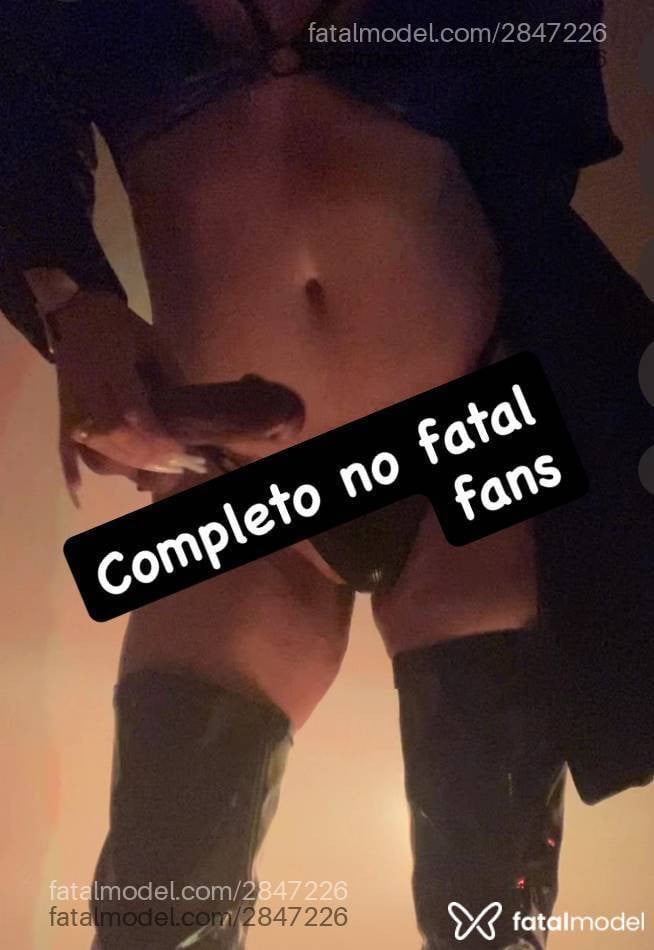 Acompanhante mulher trans loira (o) de olhos verdes - Gina Lust