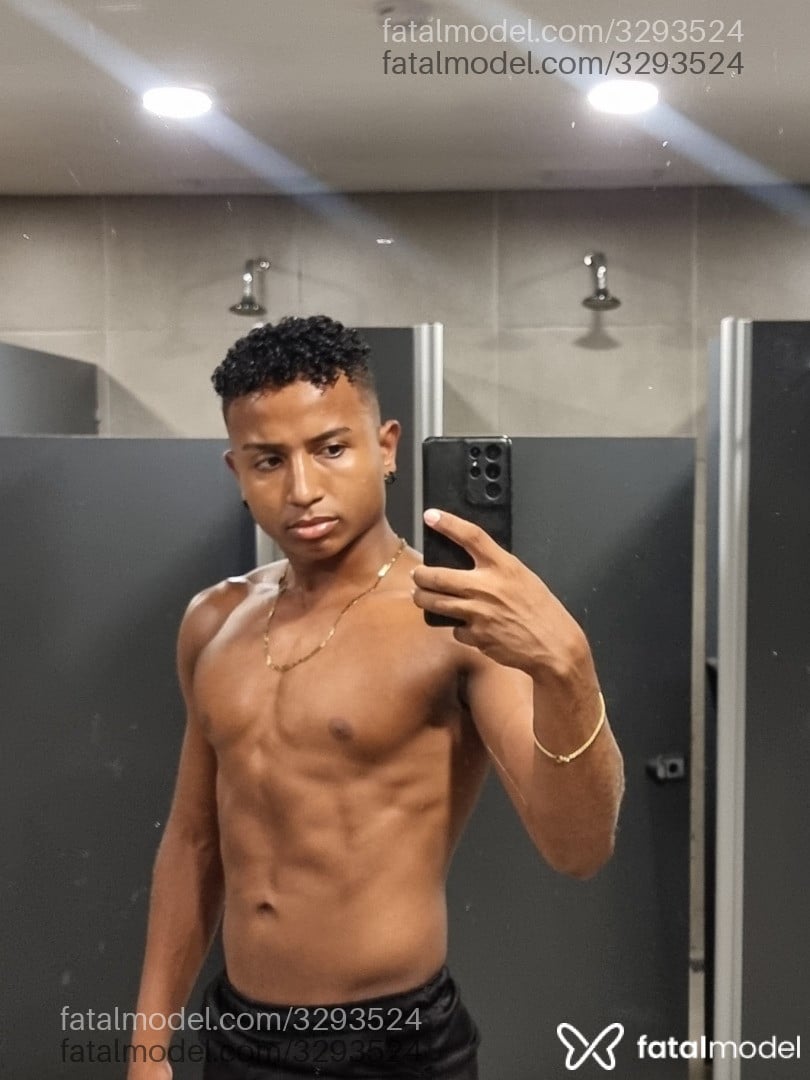 Acompanhante homem com cabelo colorido de olhos pretos - Vitor Acompanhante homem com cabelo colorido de olhos pretos - Vitor