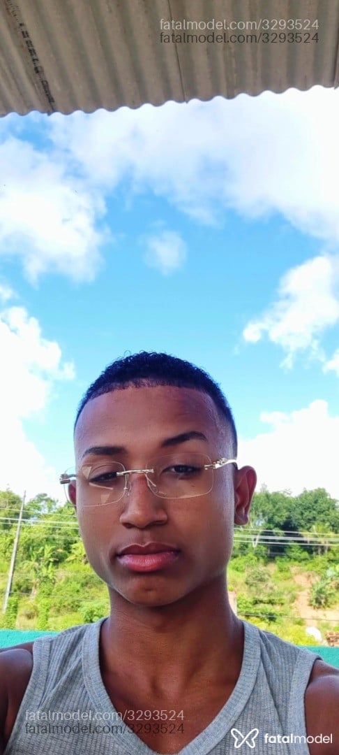 Acompanhante homem com cabelo colorido de olhos pretos - Vitor Acompanhante homem com cabelo colorido de olhos pretos - Vitor