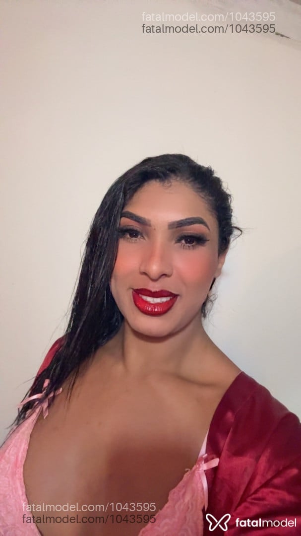 Acompanhante homem trans com cabelo grisalho de olhos pretos em Ilhabela Acompanhante homem trans com cabelo grisalho de olhos pretos em Ilhabela - Mariana Miller