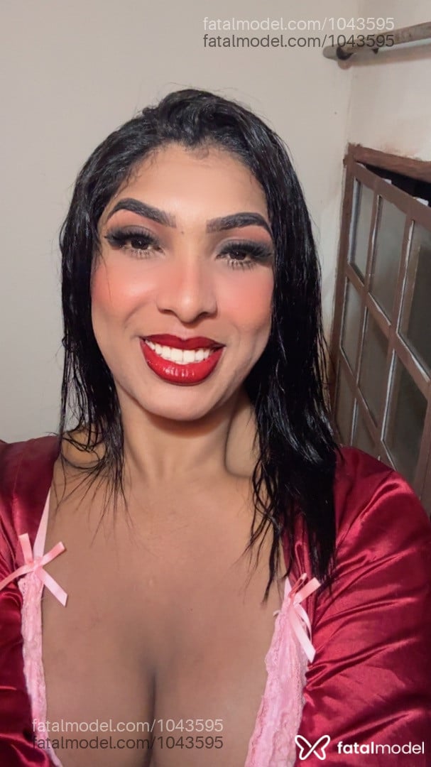 Acompanhante homem trans com cabelo grisalho de olhos pretos em Ilhabela Acompanhante homem trans com cabelo grisalho de olhos pretos em Ilhabela - Mariana Miller