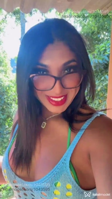 Acompanhante homem trans com cabelo grisalho de olhos pretos em Ilhabela Acompanhante homem trans com cabelo grisalho de olhos pretos em Ilhabela - Mariana Miller