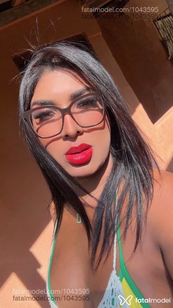 Acompanhante homem trans com cabelo grisalho de olhos pretos em Ilhabela Acompanhante homem trans com cabelo grisalho de olhos pretos em Ilhabela - Mariana Miller