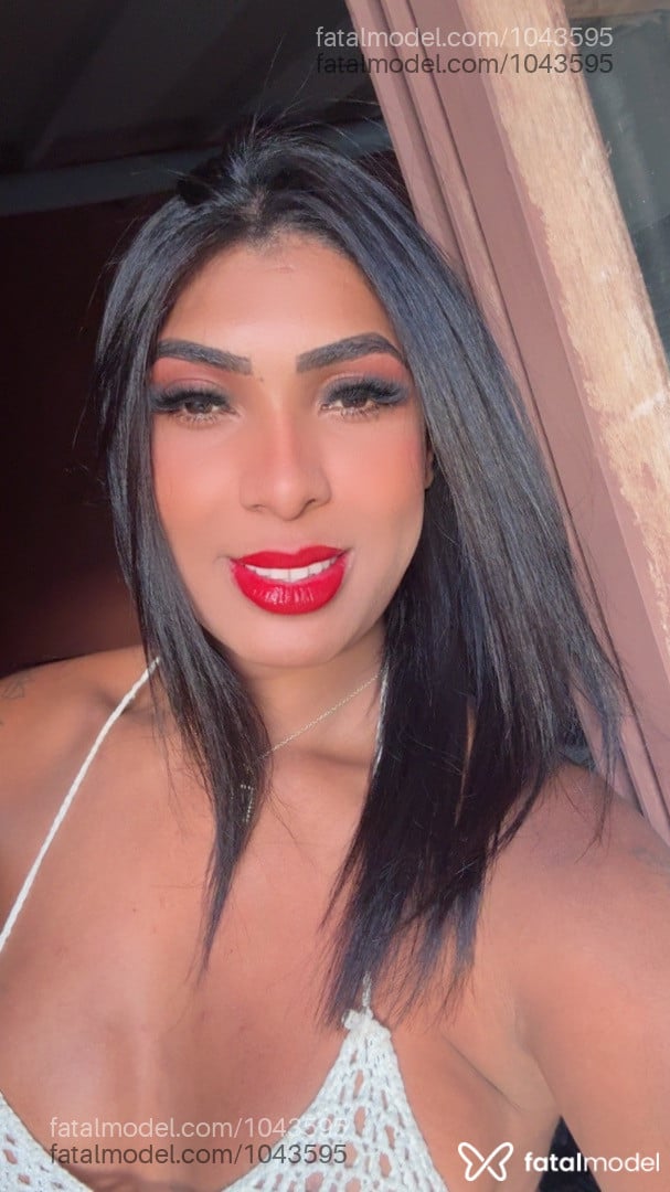 Acompanhante homem trans com cabelo grisalho de olhos pretos em Ilhabela Acompanhante homem trans com cabelo grisalho de olhos pretos em Ilhabela - Mariana Miller