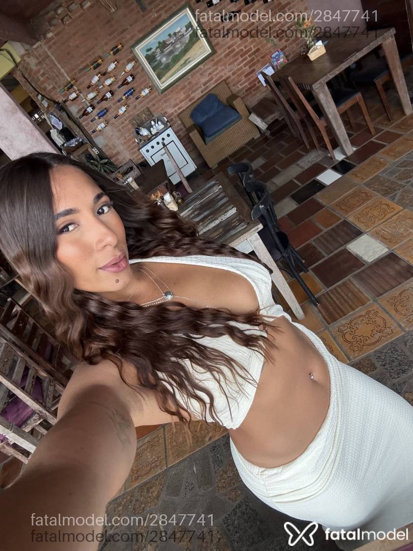 Acompanhante mulher com cabelo castanho de olhos castanhos - Paola