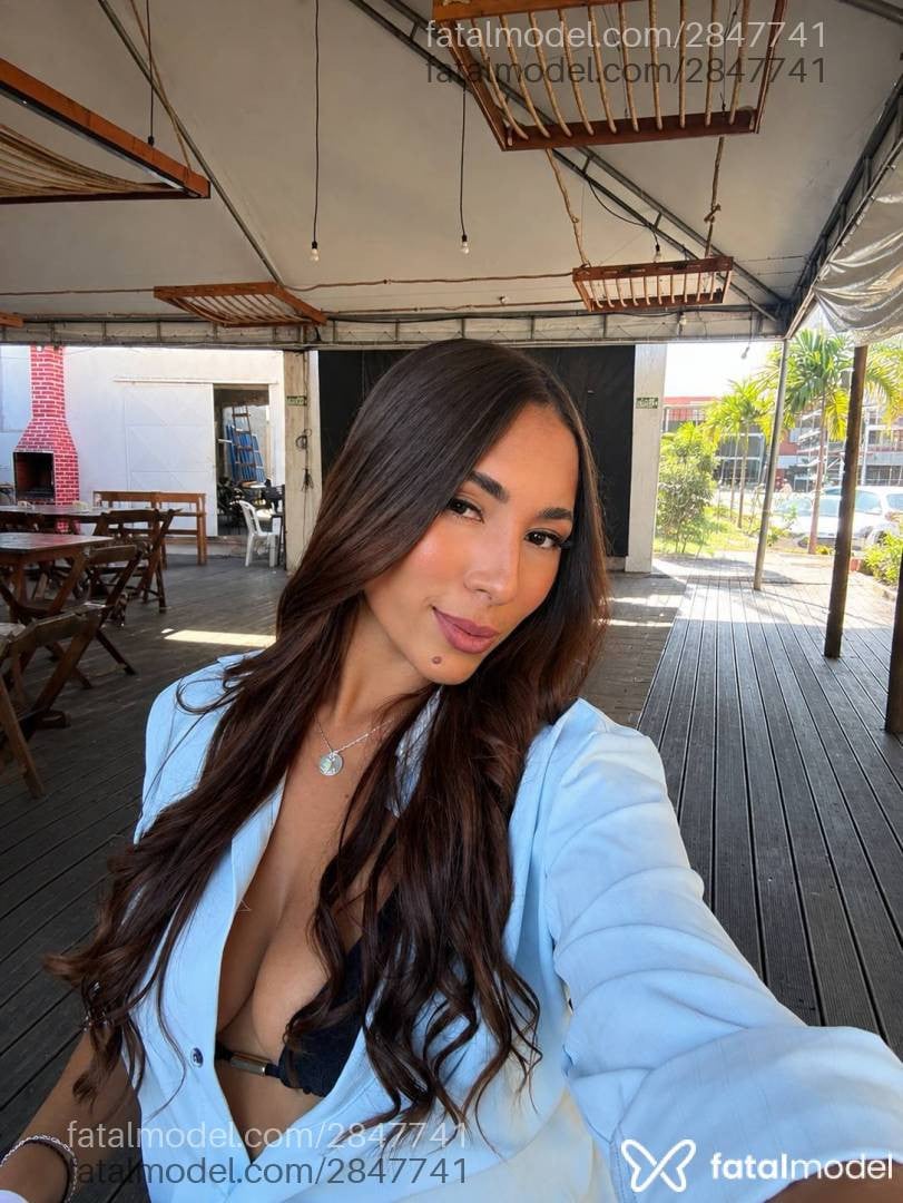 Acompanhante mulher com cabelo castanho de olhos castanhos - Paola