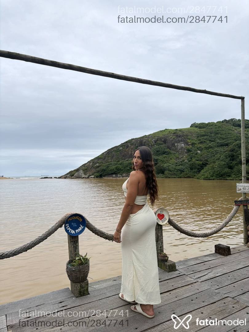 Acompanhante mulher com cabelo castanho de olhos castanhos - Paola