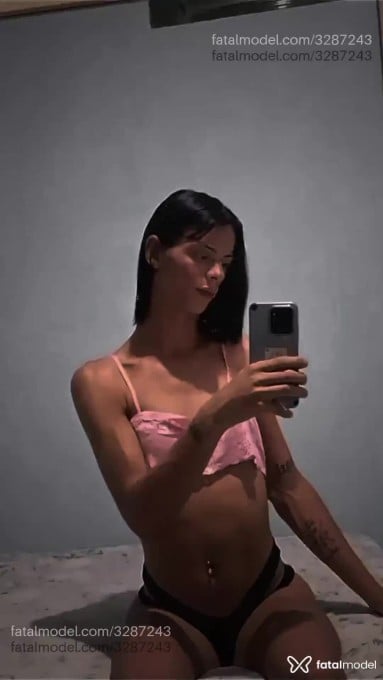 Acompanhante mulher trans morena (o) de olhos castanhos - Melissa Blanche Acompanhante mulher trans morena (o) de olhos castanhos - Melissa Blanche