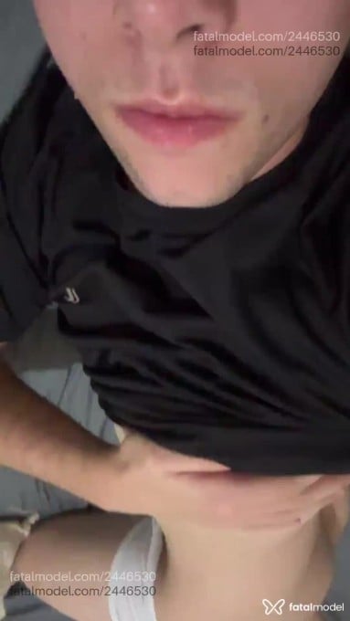 Acompanhante homem com cabelo castanho de olhos castanhos em Virtual - Matheus
