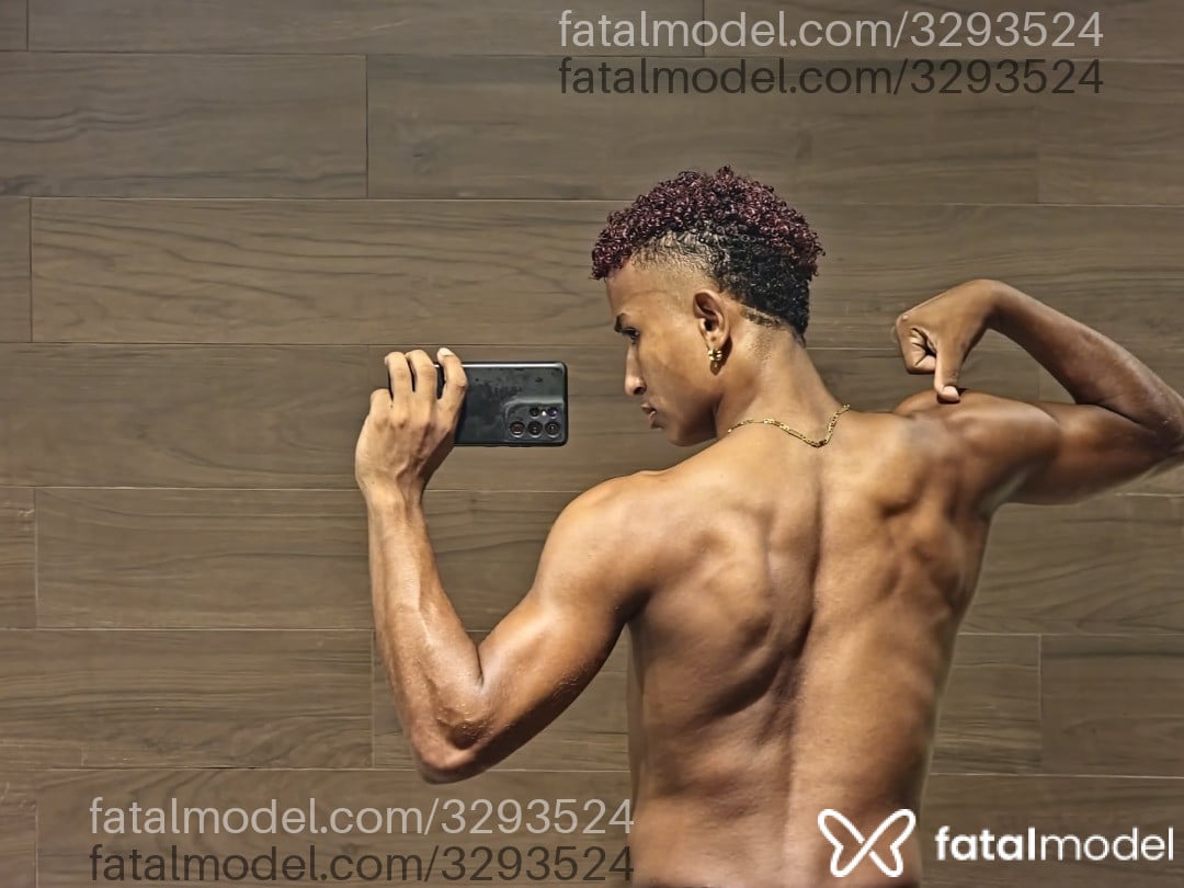 Acompanhante homem com cabelo colorido de olhos pretos - Vitor Acompanhante homem com cabelo colorido de olhos pretos - Vitor