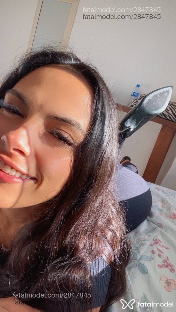 Acompanhante mulher morena (o) de olhos castanhos - Thais Vaz