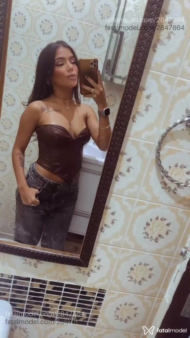 Acompanhante mulher morena (o) de olhos pretos em Virtual Acompanhante mulher morena (o) de olhos pretos em Virtual - Angela