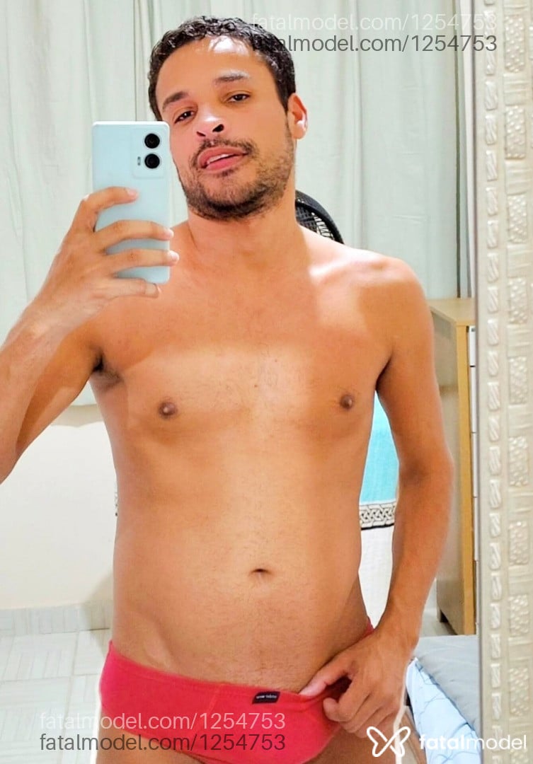 Acompanhante homem com cabelo castanho de olhos castanhos em Rio das Ostras Acompanhante homem com cabelo castanho de olhos castanhos em Rio das Ostras - Howts
