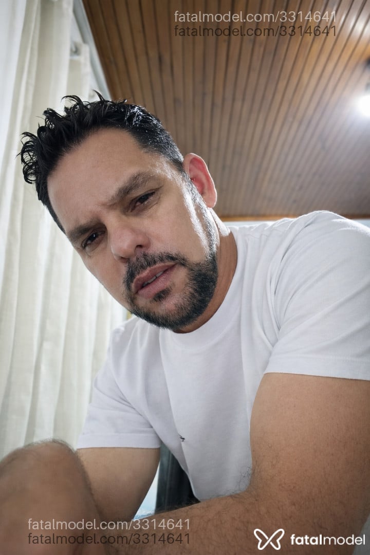 Acompanhante homem com cabelo castanho de olhos castanhos em Virtual Acompanhante homem com cabelo castanho de olhos castanhos em Virtual - Gostosoapaixonado