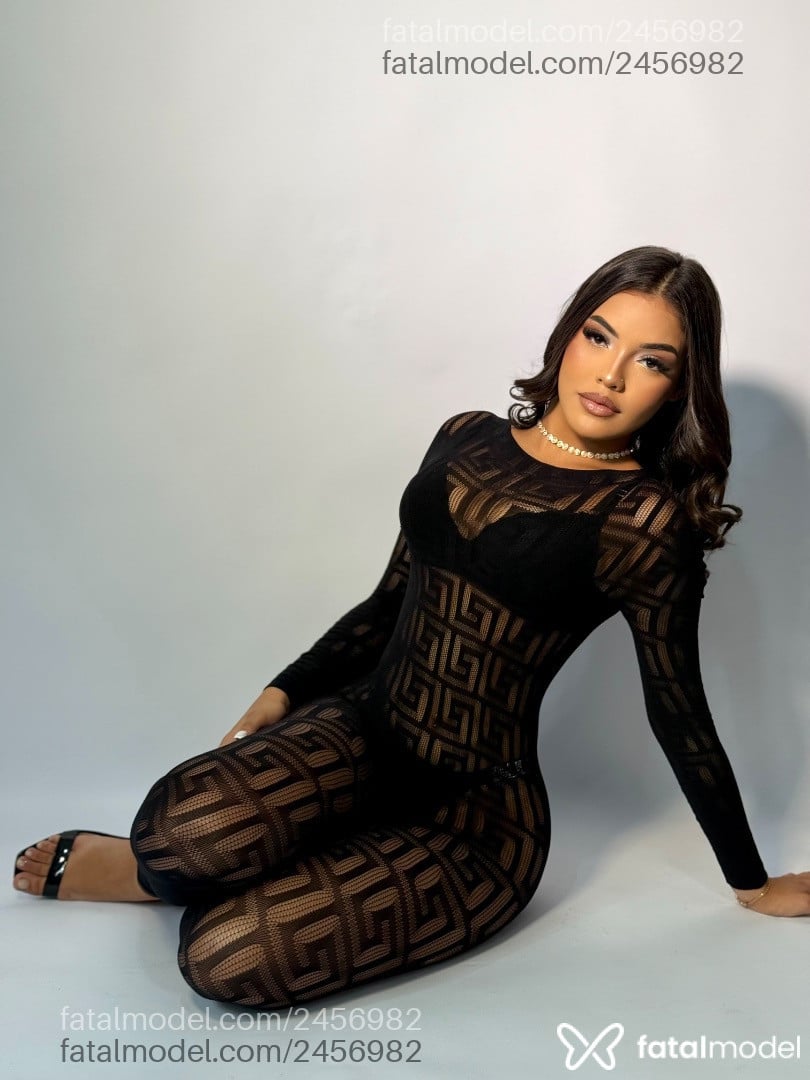 Acompanhante mulher com cabelo castanho de olhos castanhos - Jade Ribeiro Acompanhante mulher com cabelo castanho de olhos castanhos - Jade Ribeiro