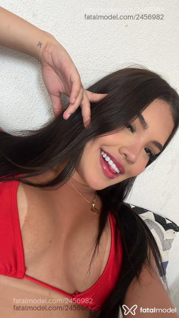 Acompanhante mulher com cabelo castanho de olhos castanhos - Jade Ribeiro Acompanhante mulher com cabelo castanho de olhos castanhos - Jade Ribeiro