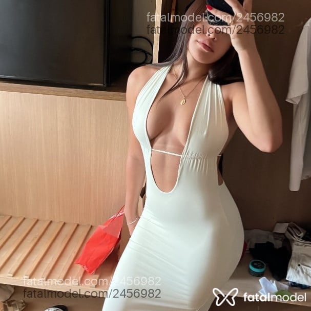 Acompanhante mulher com cabelo castanho de olhos castanhos - Jade Ribeiro Acompanhante mulher com cabelo castanho de olhos castanhos - Jade Ribeiro