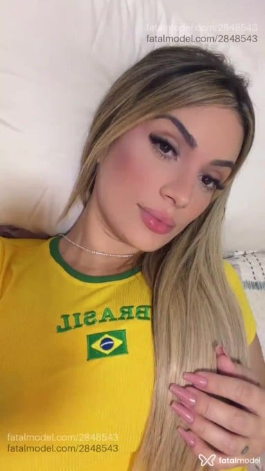 Acompanhante mulher loira (o) de olhos castanhos em Barretos - Júlia