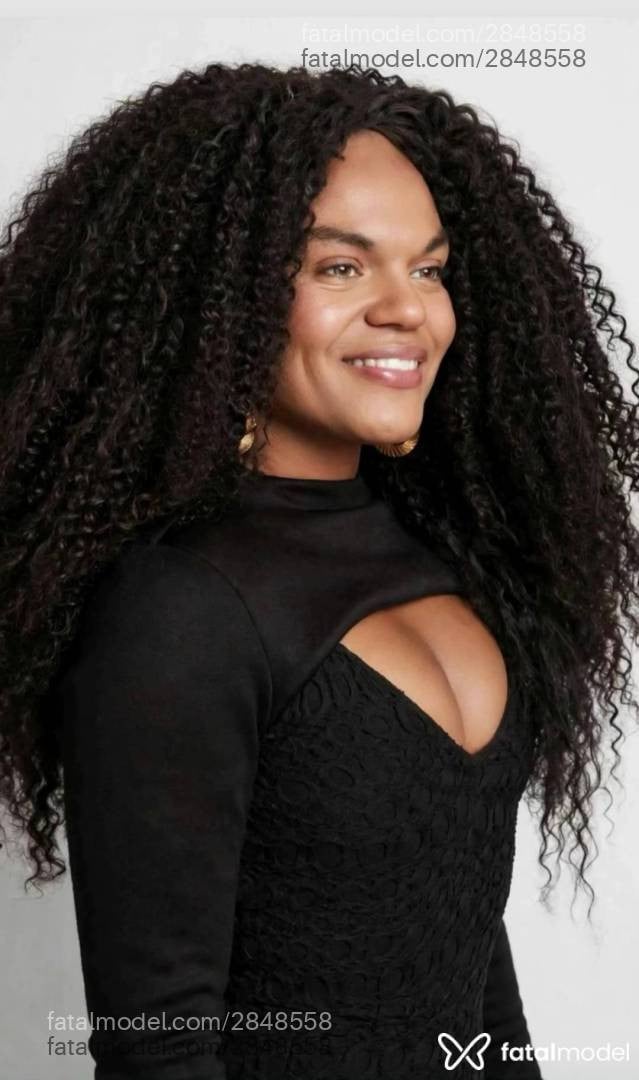 Acompanhante mulher trans morena (o) de olhos castanhos - Rubi Araujo