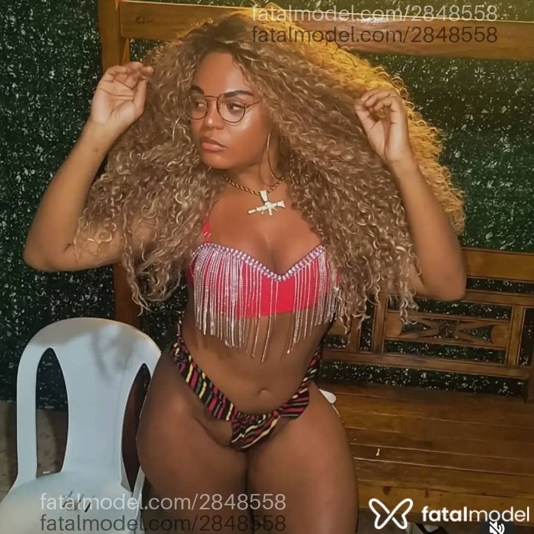 Acompanhante mulher trans morena (o) de olhos castanhos - Rubi Araújo Bahia