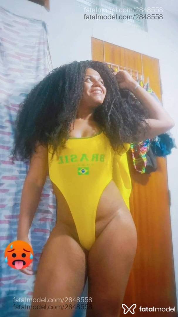 Acompanhante mulher trans morena (o) de olhos castanhos - Rubi Araujo