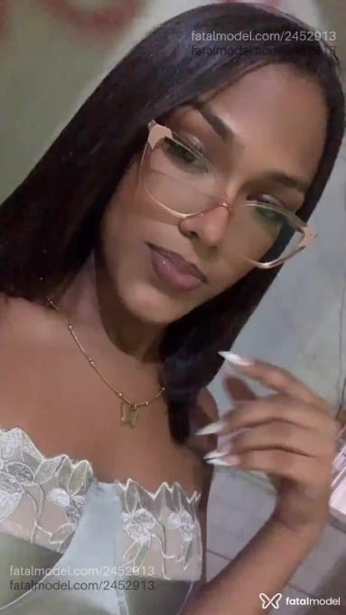 Acompanhante mulher trans com cabelo castanho de olhos castanhos em Salvador - Thaylinha