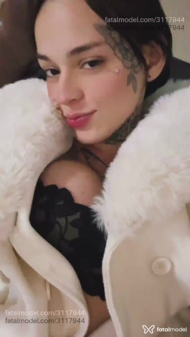Acompanhante mulher trans com cabelo castanho de olhos mel em São Paulo - Stella Maria