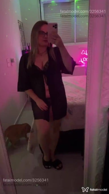 Acompanhante mulher loira (o) de olhos castanhos em Virtual - Gaby