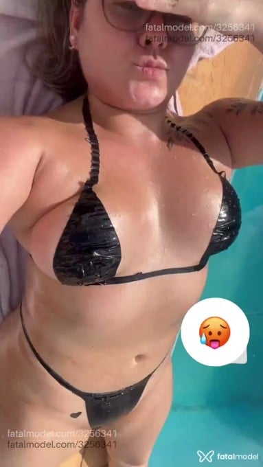 Acompanhante mulher loira (o) de olhos castanhos em Virtual - Gaby