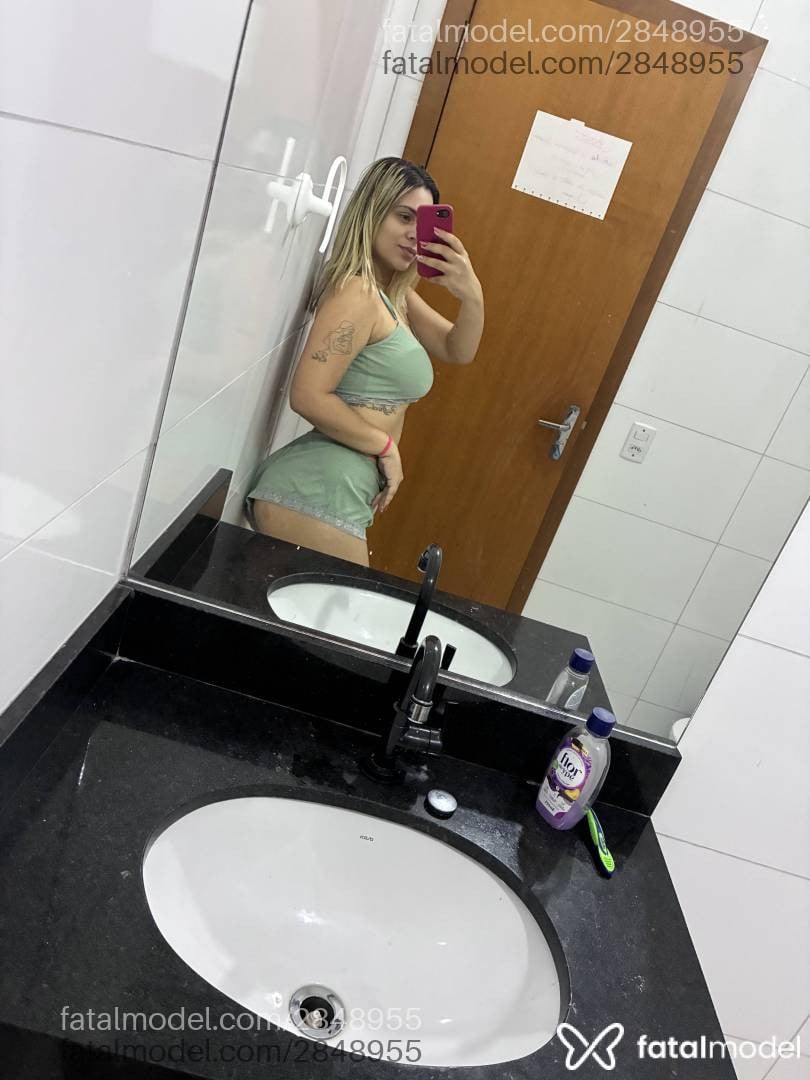 Acompanhante mulher loira (o) de olhos castanhos - Anny Beatriz