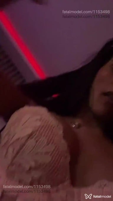 Acompanhante travesti com cabelo castanho de olhos mel em São Paulo Acompanhante travesti com cabelo castanho de olhos mel em São Paulo - Valentina Duarte