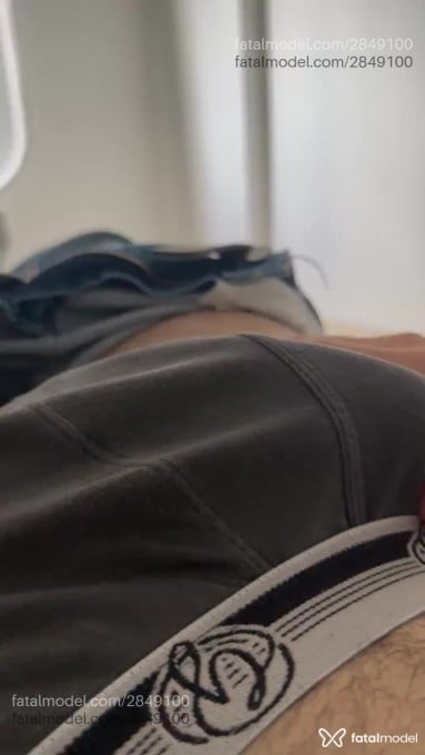 Acompanhante homem com cabelo castanho de olhos castanhos em Jaraguá do Sul - Tom